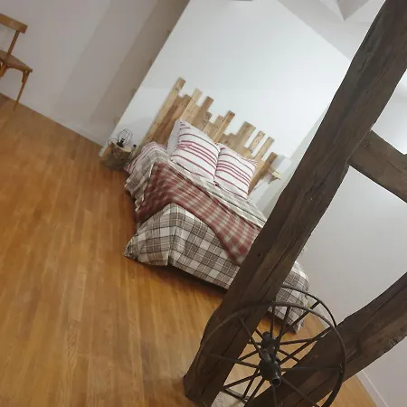 Le Moulin De Cutesson O Dela Du M לינה וארוחת בוקר